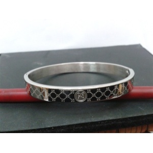 $25.00,Gucci barcelet/bangles silver in 67922