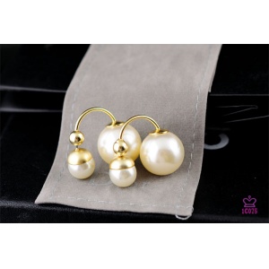 $22.00,Christian Dior Pearl Earrings in 143170