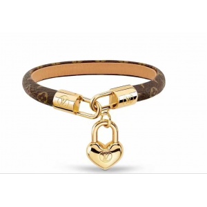$42.00,2020 Cheap Louis Vuitton Bracelets For Men # 214718