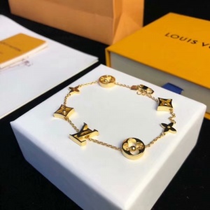 $42.00,2020 Cheap Louis Vuitton Bracelets For Men # 214736