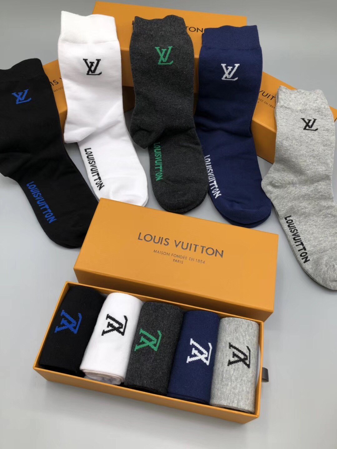 Cheap 2020 Cheap Unisex Louis Vuitton Socks 5 Pairs Per Box # 215963,$26 [FB215963] - Designer ...