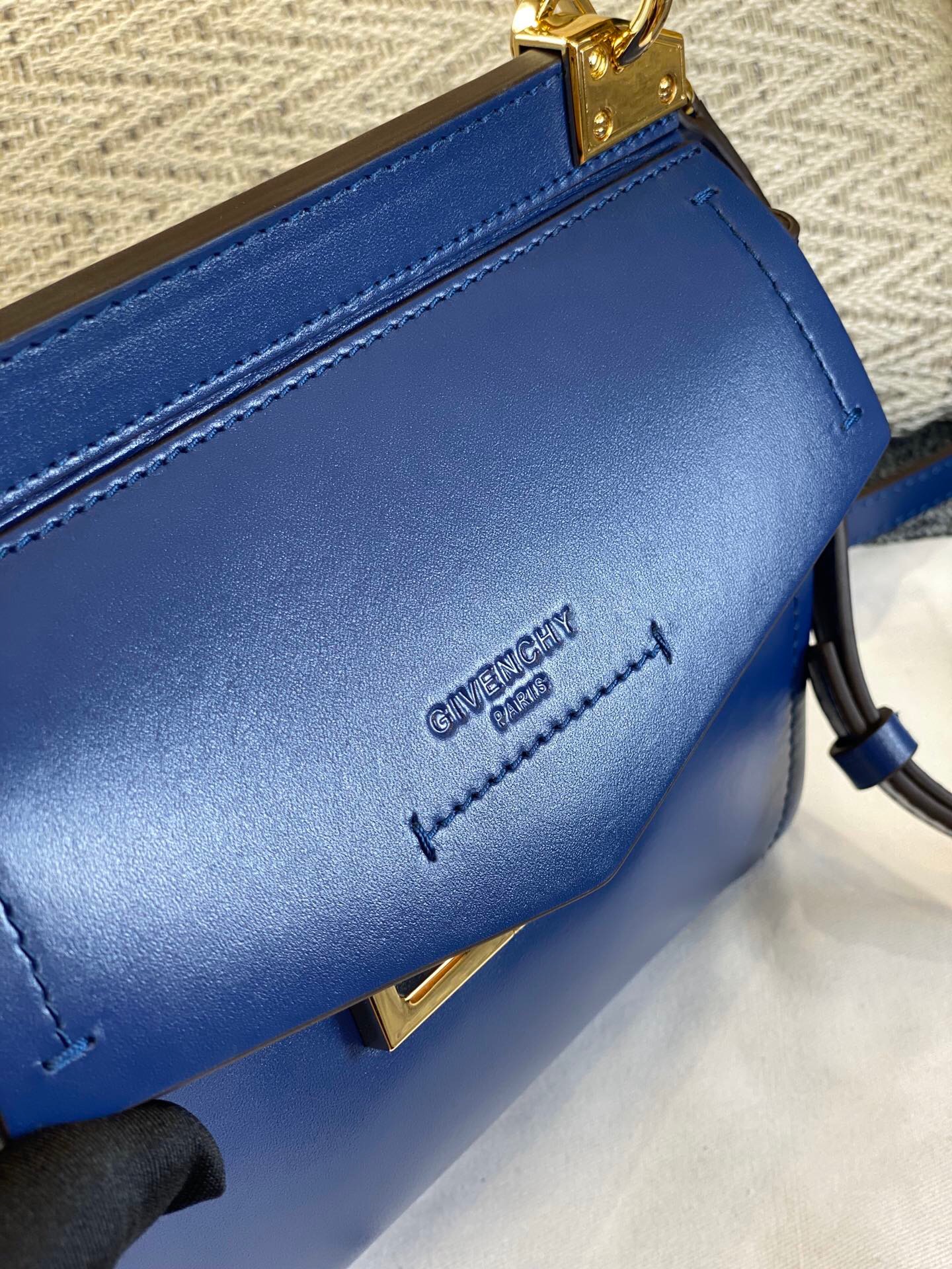 Cheap 2020 Cheap Givenchy Handbags For Women 222575,220 [FB222575