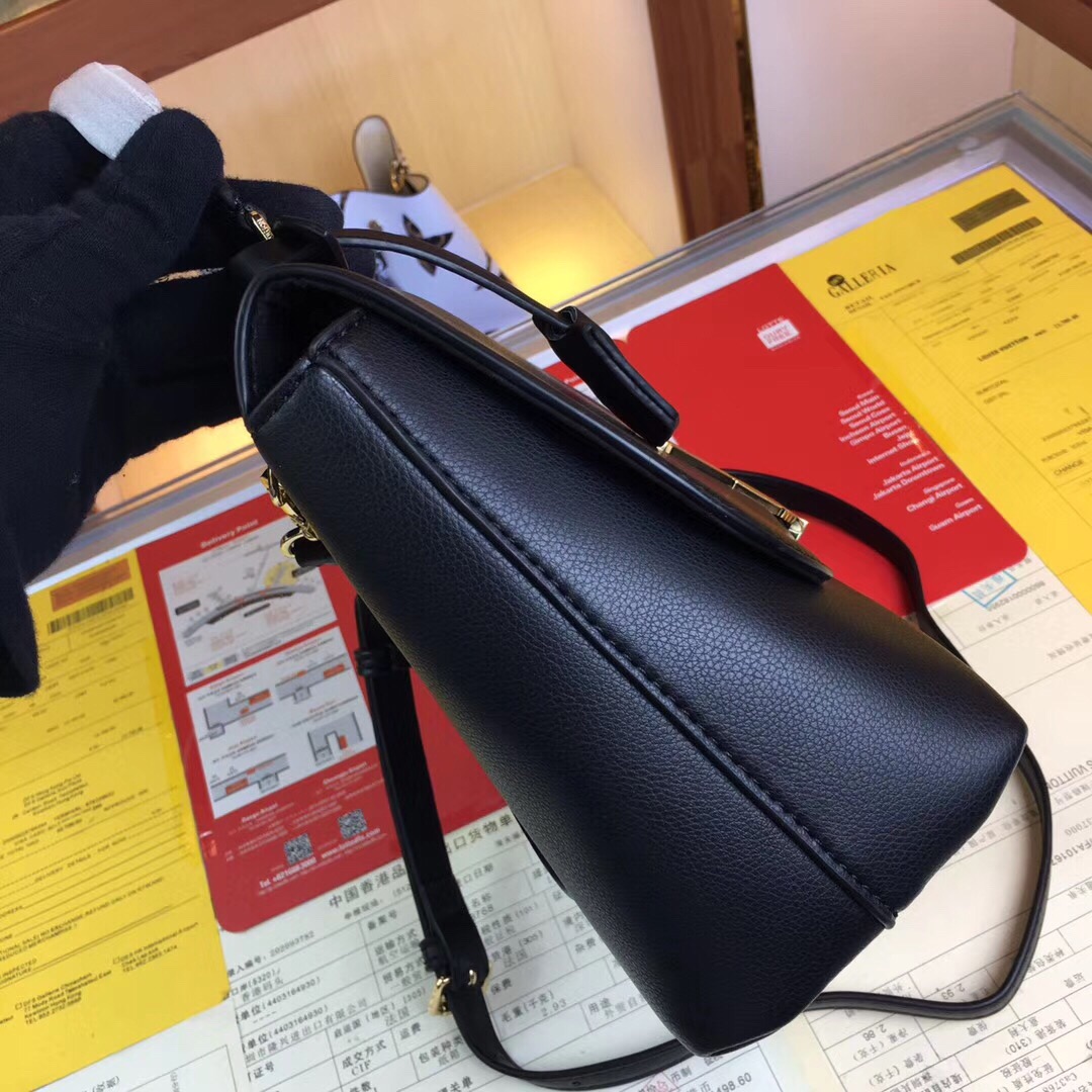 I ❤️❤️❤️❤️ this!  Louis vuitton bag, Stylish handbags