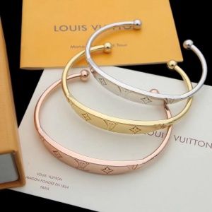 $35.00,2020 Louis Vuitton Bracelets For Women # 231156