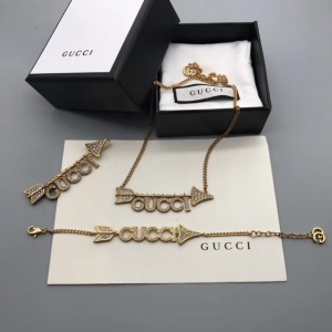 $75.00,2020 Gucci Bracelets Sets For Women # 231171