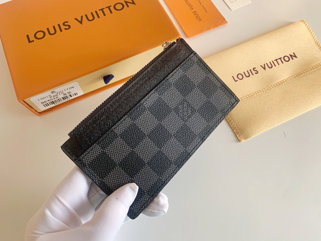 Mens Wallet Louis Vuitton for Sale in Leander, TX - OfferUp