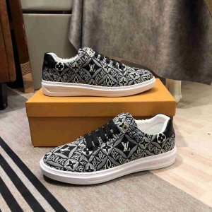 $82.00,2021 Louis Vuitton Causual Sneakers For Men in 240874