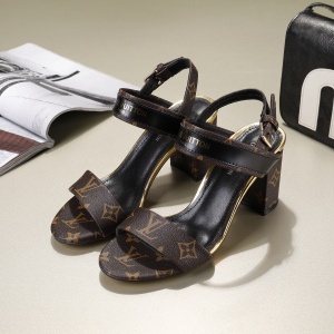 $75.00,2021 Louis Vuitton Sandals For Women # 241830