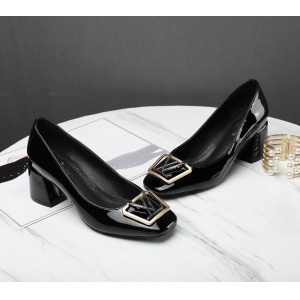 $75.00,2021 Louis Vuitton Sandals For Women # 241839