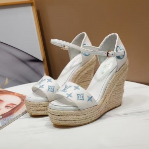 $75.00,2021 Louis Vuitton Sandals For Women # 241848