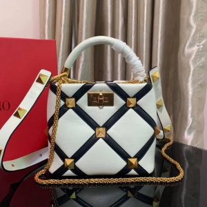 $123.00,2021 Valentino 21*17*14cm Handbag For Women in 247662