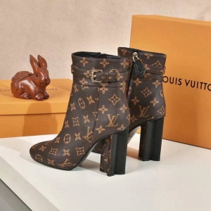 $85.00,Louis Vuitton Monogram Side Zipper Ankle Boot For Women in 257745