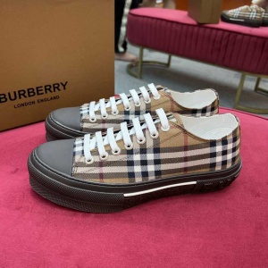 $85.00,Burberry Lace Up Sneaker For Men in 260133