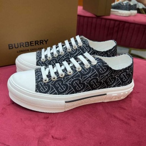 $85.00,Burberry Lace Up Sneaker For Men in 260137