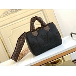 Louis Vuitton Handbag in 261128
