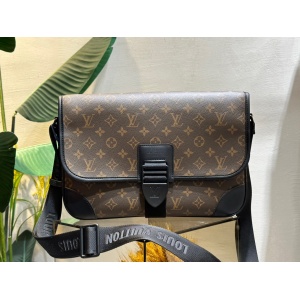 $155.00,Louis Vuitton Crossbody Messenger Bag For Men # 268846
