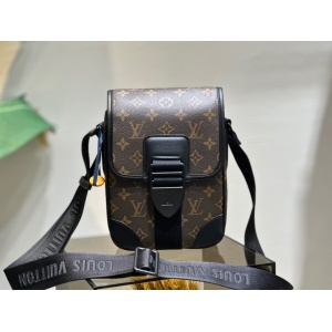 $149.00,Louis Vuitton Crossbody Messenger Bag For Men # 268847